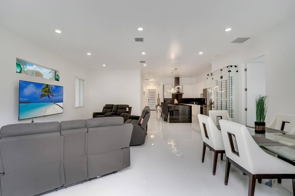 Dining room, Interior, Kitchen, Living room, Pendant Lights, Recessed Lighting