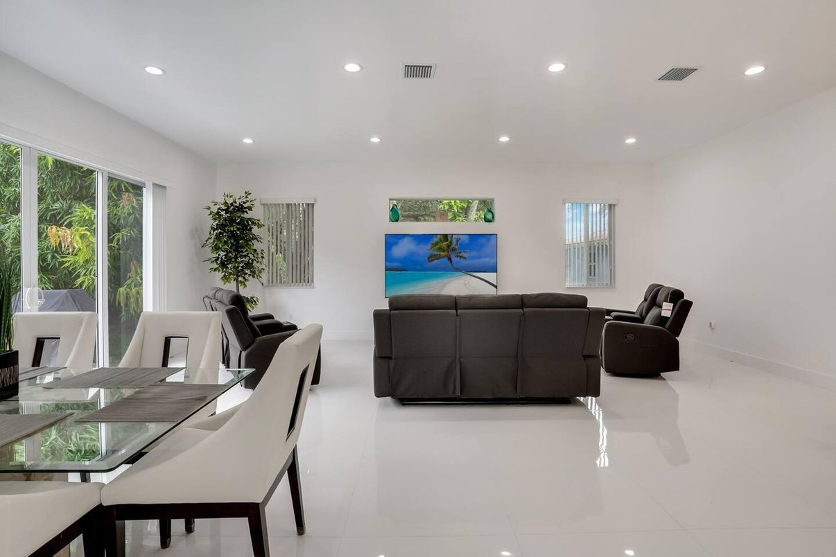 Dining room, Interior, Living room, Recessed Lighting