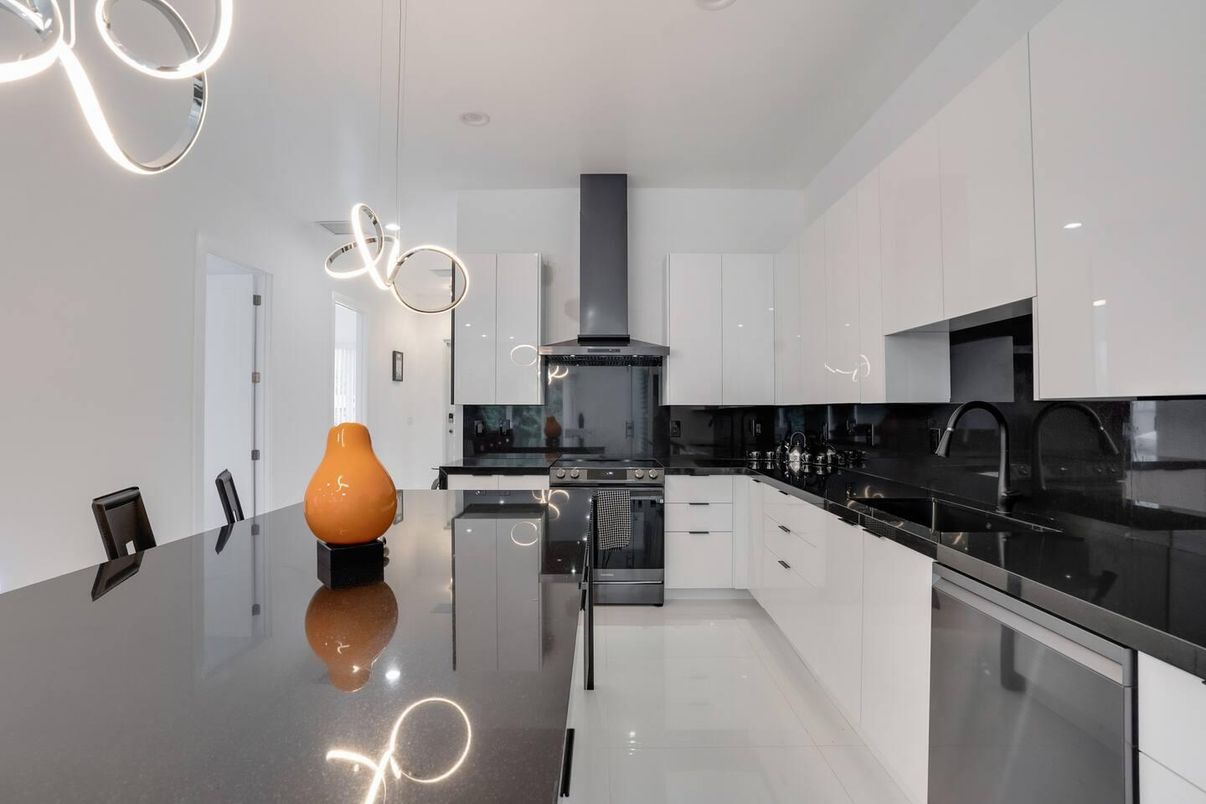 Dining room, Interior, Kitchen, Pendant Lights, Recessed Lighting, Stainless Steel Appliances