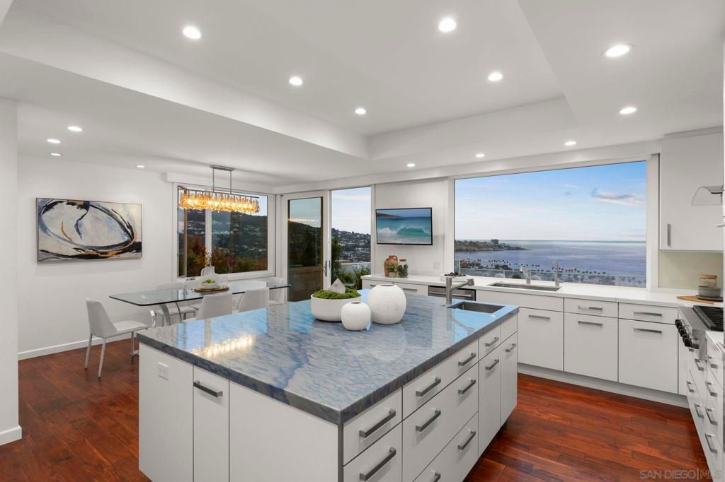 Chandelier, Dining room, Interior, Kitchen, Pendant Lights, Recessed Lighting, Water, Wood Texture Flooring