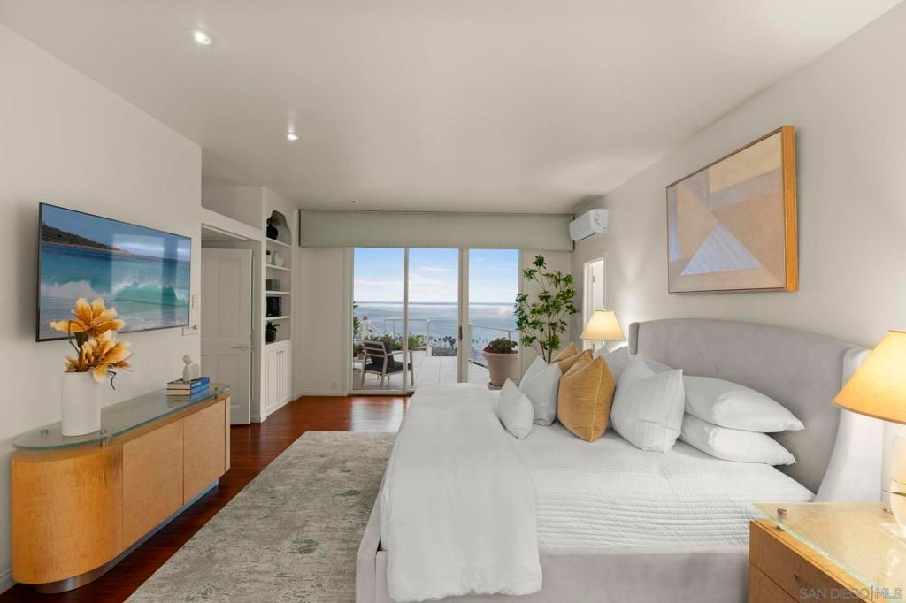 Bedroom, Interior, Recessed Lighting, Water, Wood Texture Flooring