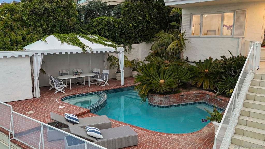 Exterior, Pool