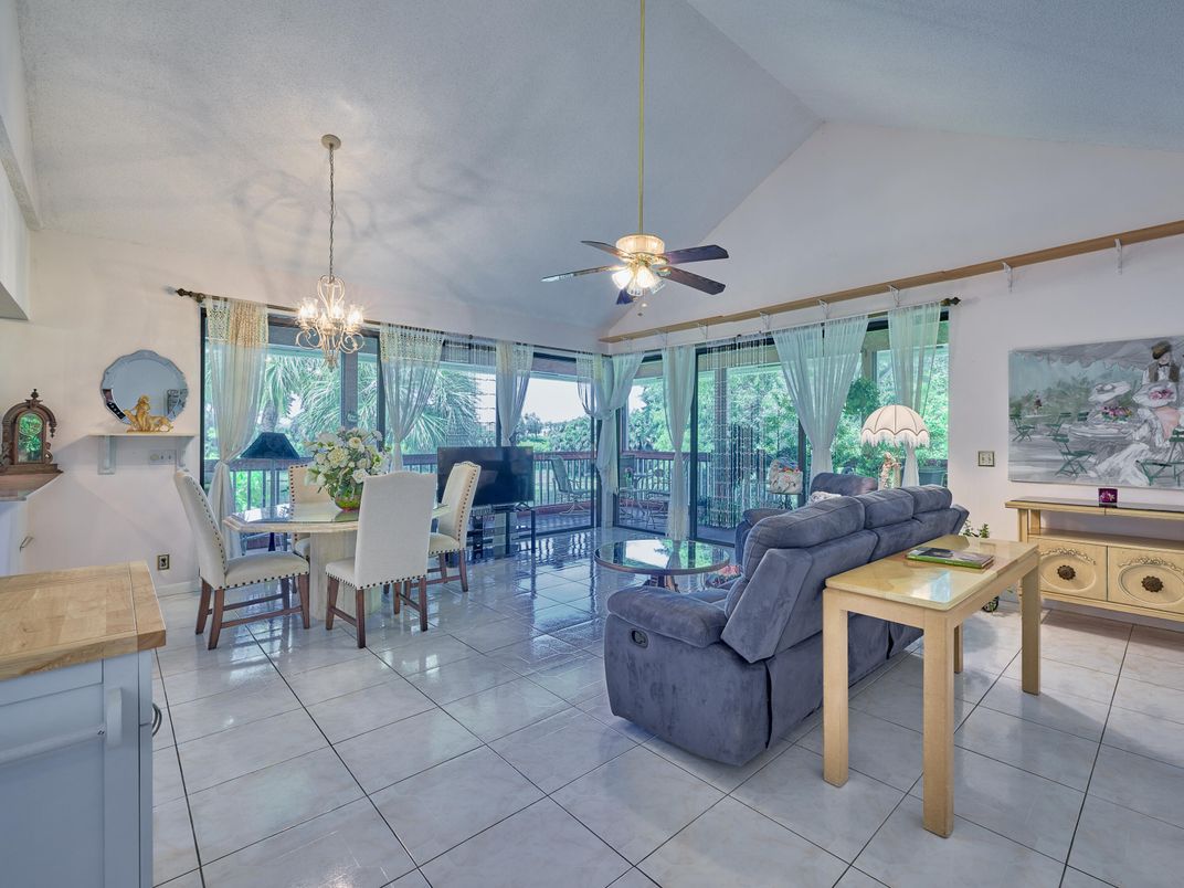 Dining room, Interior, Living room, Pendant Lights