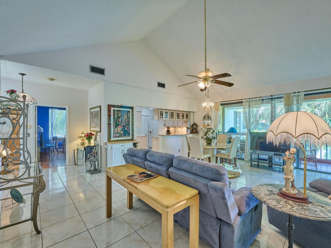 Chandelier, Dining room, Interior, Living room