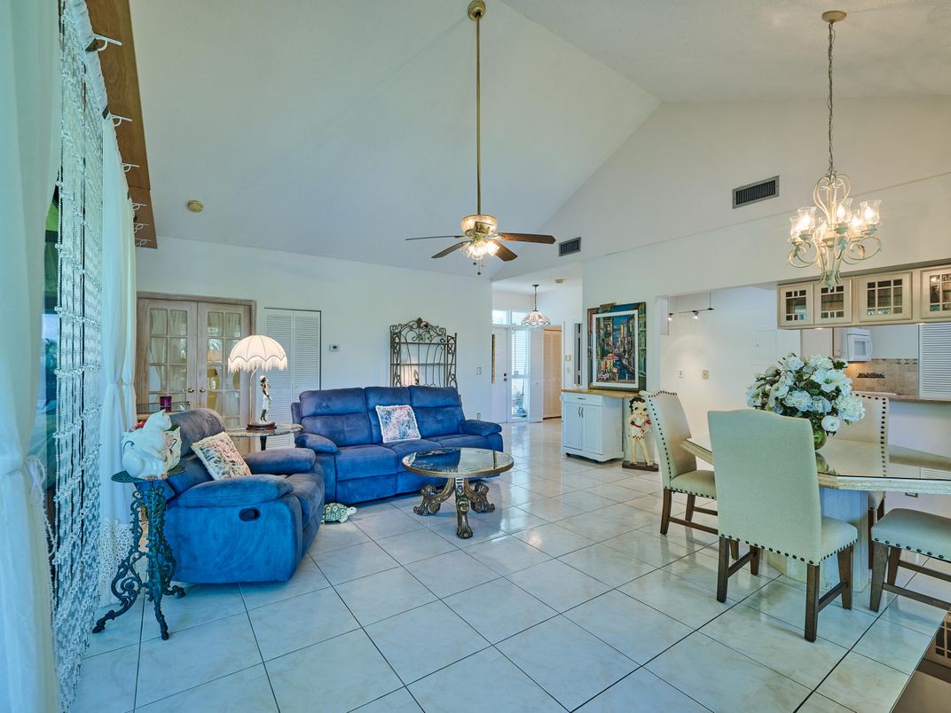 Chandelier, Dining room, Interior, Living room, Pendant Lights