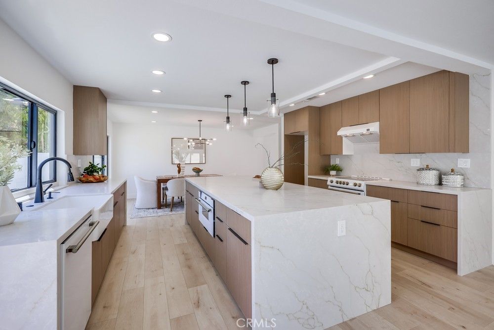 Dining room, Interior, Kitchen, Marble Walls, Pendant Lights, Recessed Lighting, Stainless Steel Appliances, Wood Texture Flooring