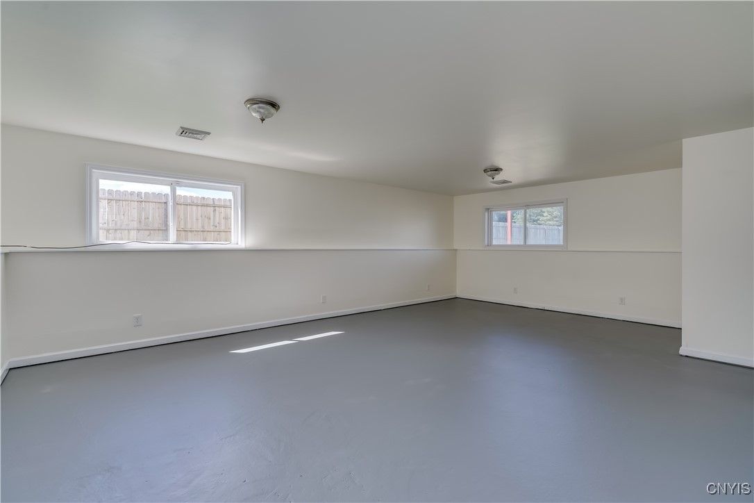 Empty room, Interior