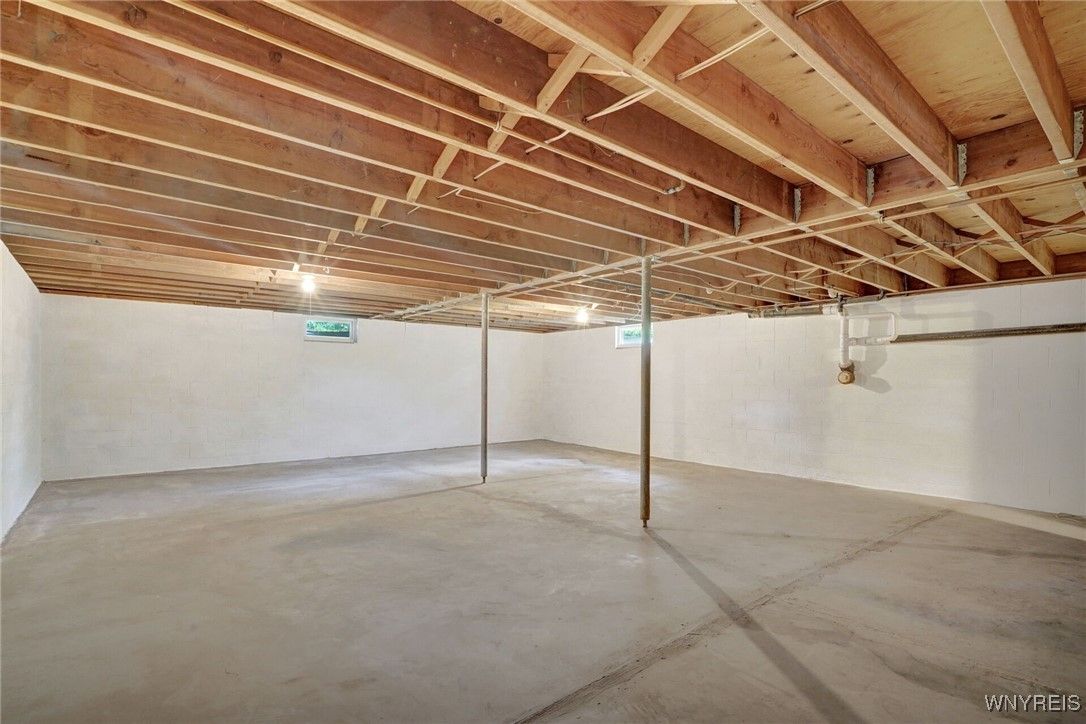 Empty room, Interior, Wooden Beams, Wooden Ceilings