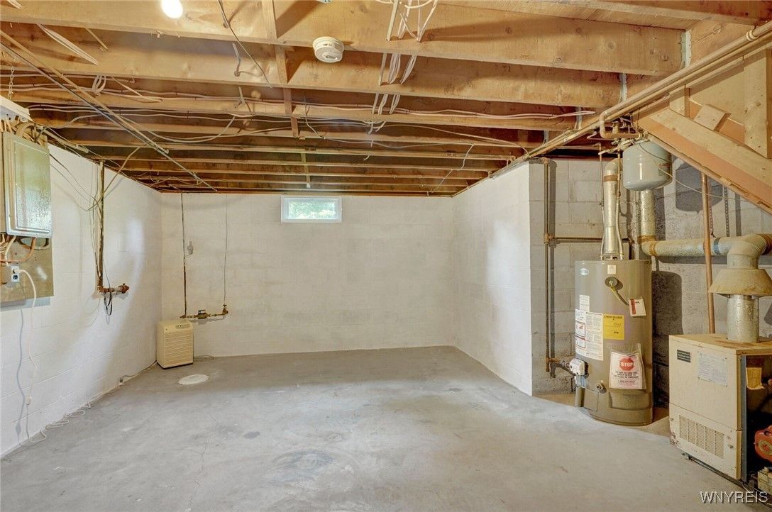 Empty room, Interior, Wooden Beams
