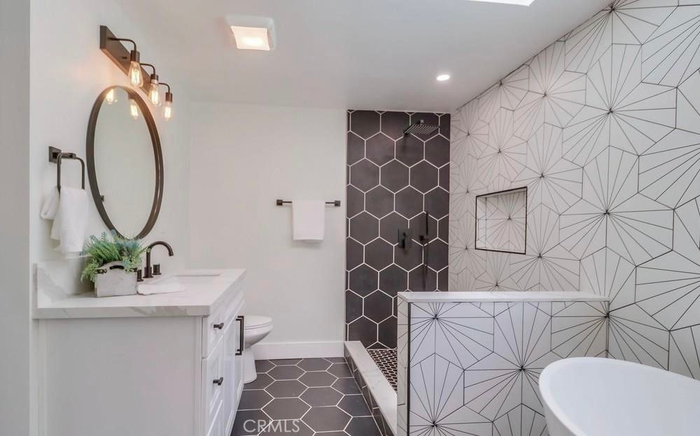 Bathroom, Interior, Recessed Lighting