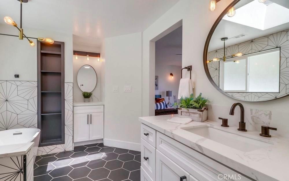 Bathroom, Dual Sink Vanities, Interior