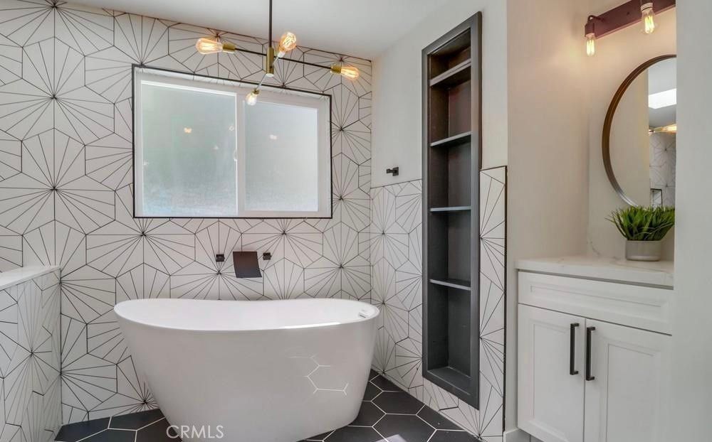 Bathroom, Free Standing Baths, Interior, Pendant Lights