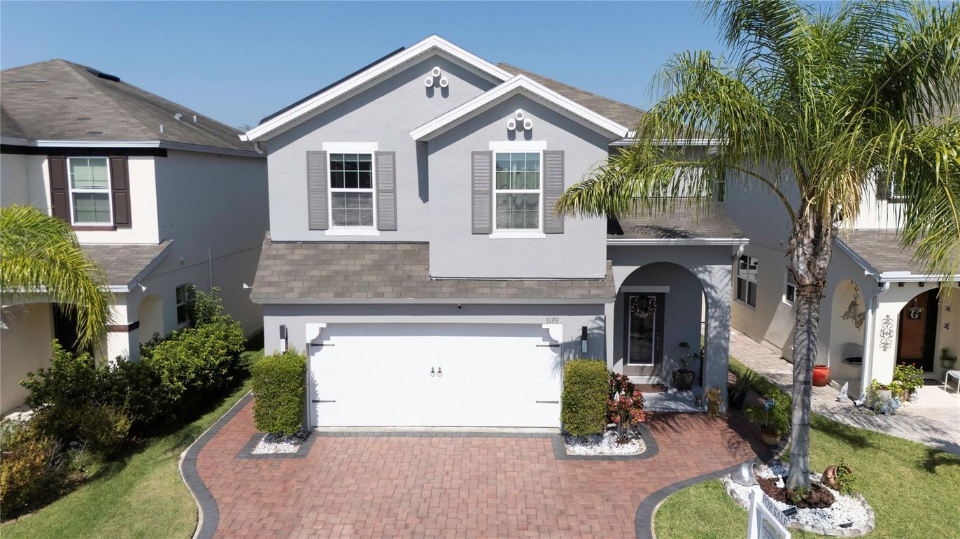 Attached, Exterior, Facade, American Craftsman