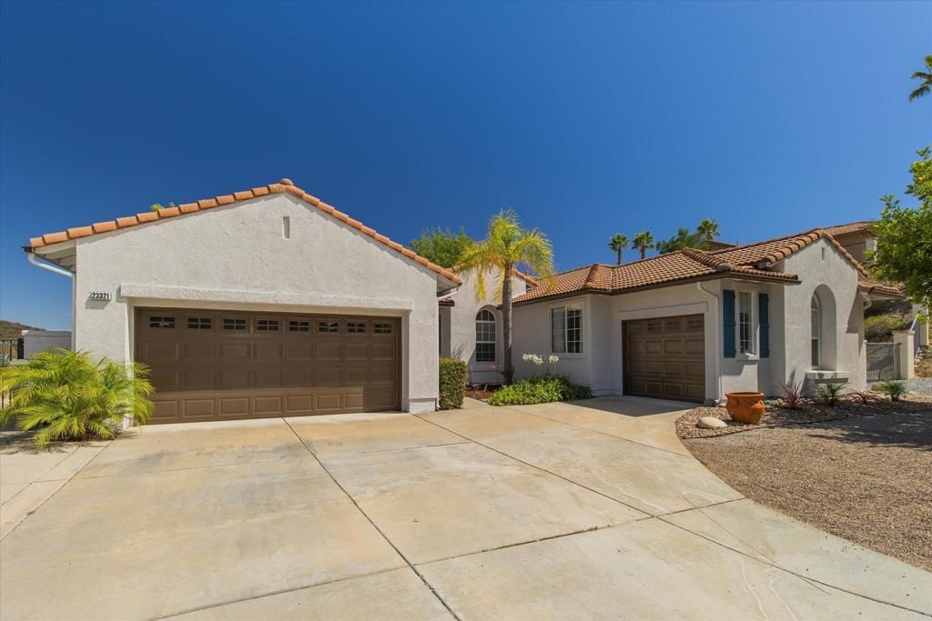Attached, Exterior, Facade, Spanish Mediterranean