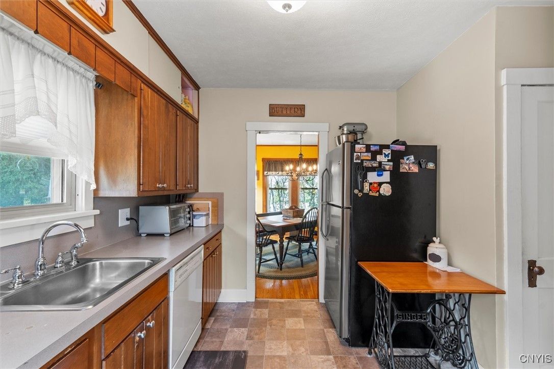 Chandelier, Dining room, Interior, Kitchen