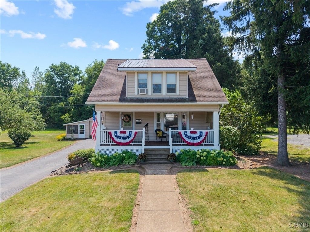 Exterior, Facade, Cape Cod