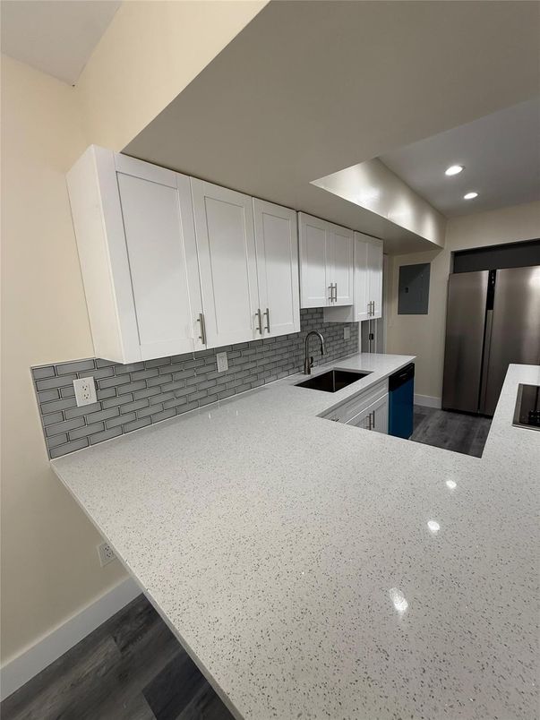 Interior, Recessed Lighting, Wood Texture Flooring