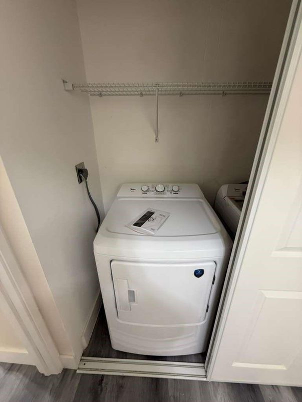 Interior, Utility Closets, Washer, Wood Texture Flooring