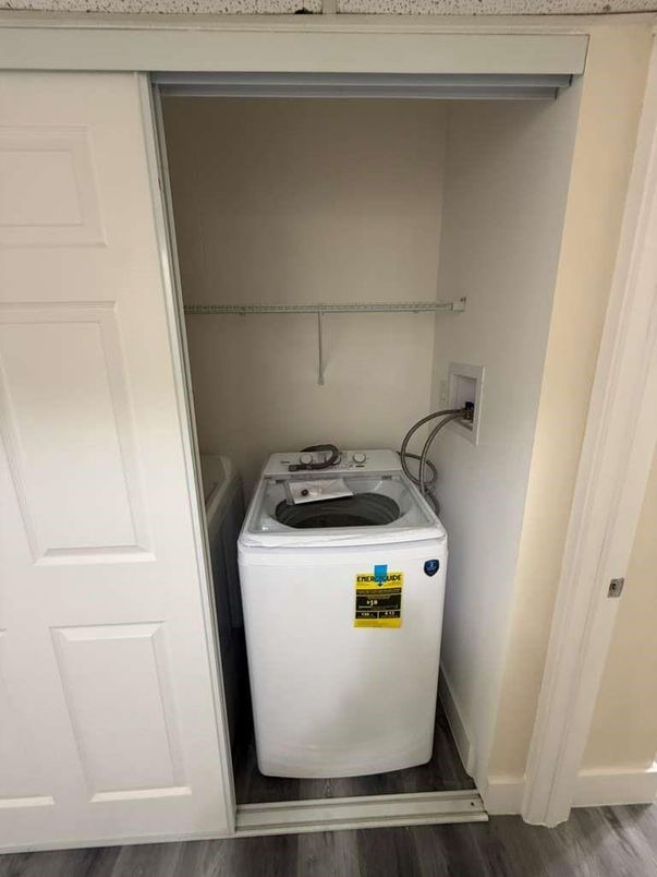 Interior, Washer, Wood Texture Flooring