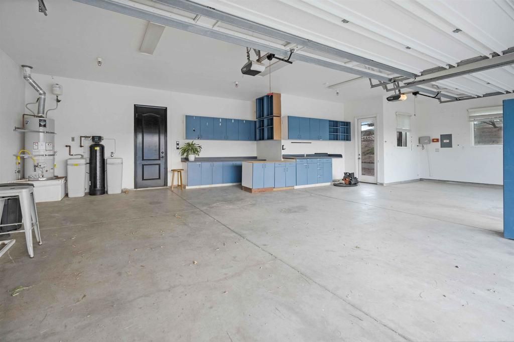 Garage, Interior