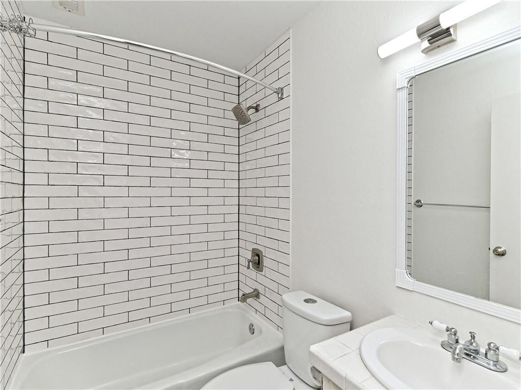 Bathroom, Interior, Tile Countertops