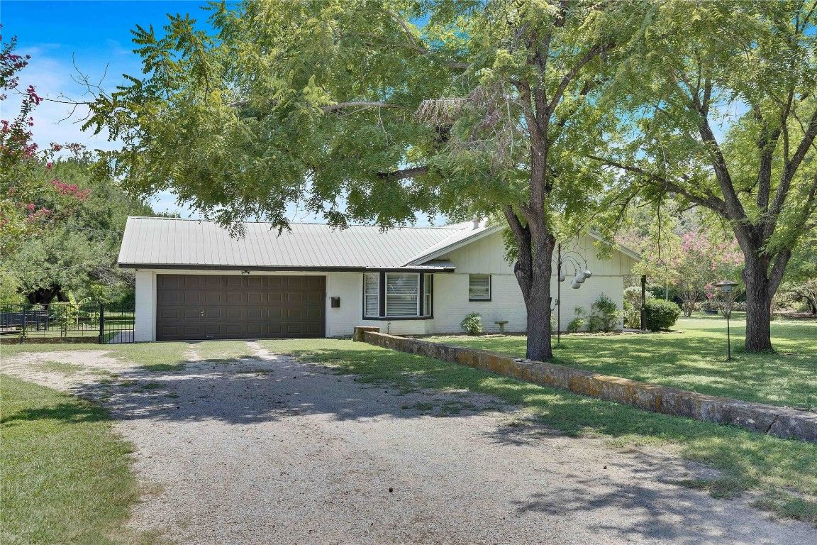 Attached, Exterior, Facade, Ranch