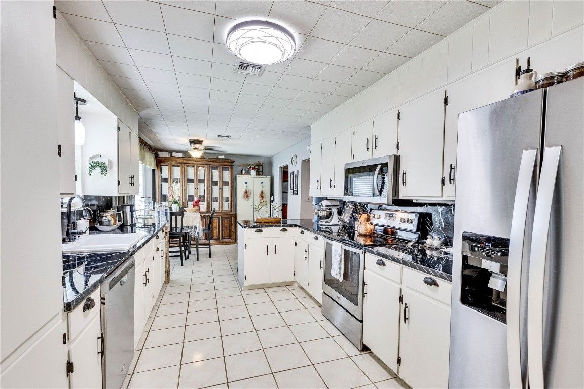 Dining room, Interior, Kitchen, Stainless Steel Appliances