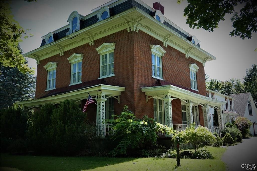 Exterior, Facade, Brick Facade, Queen Anne Victorian