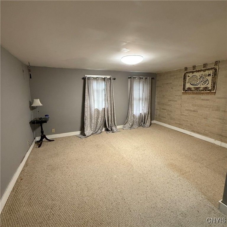 Empty room, Interior