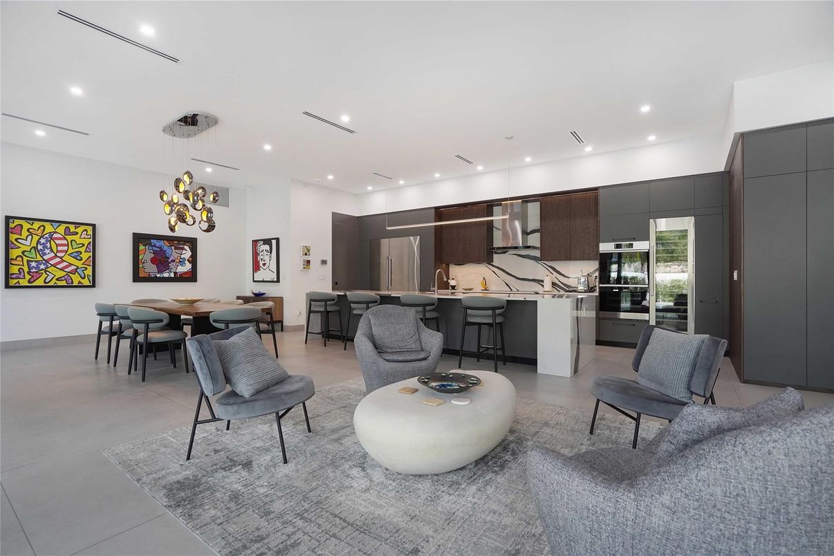 Dining room, Interior, Kitchen, Pendant Lights, Recessed Lighting, Stainless Steel Appliances