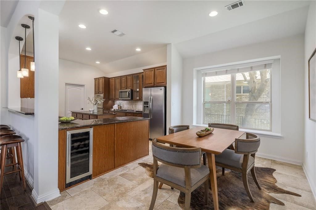 Dining room, Interior, Kitchen, Pendant Lights, Recessed Lighting, Stainless Steel Appliances