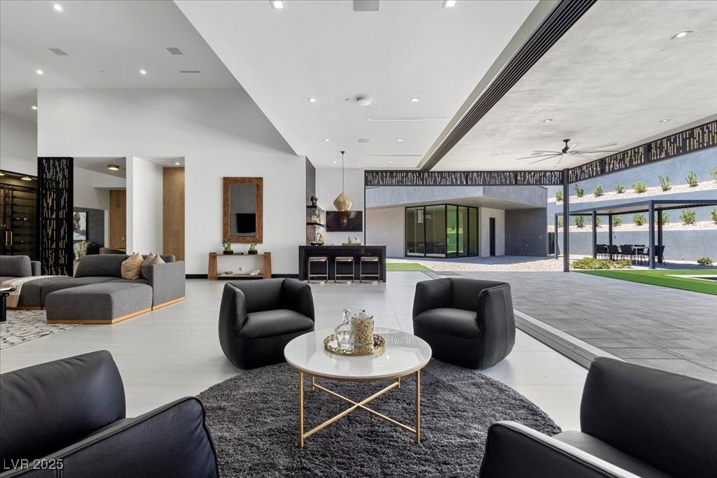Interior, Living room, Pendant Lights, Recessed Lighting