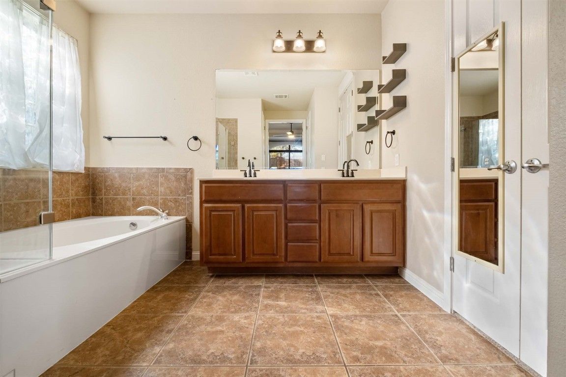 Bathroom, Dual Sink Vanities, Interior