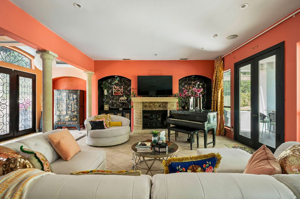 Fireplace, Interior, Living room, Piano, Recessed Lighting