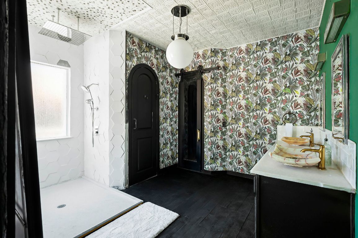 Bathroom, Interior, Pendant Lights, Wood Texture Flooring