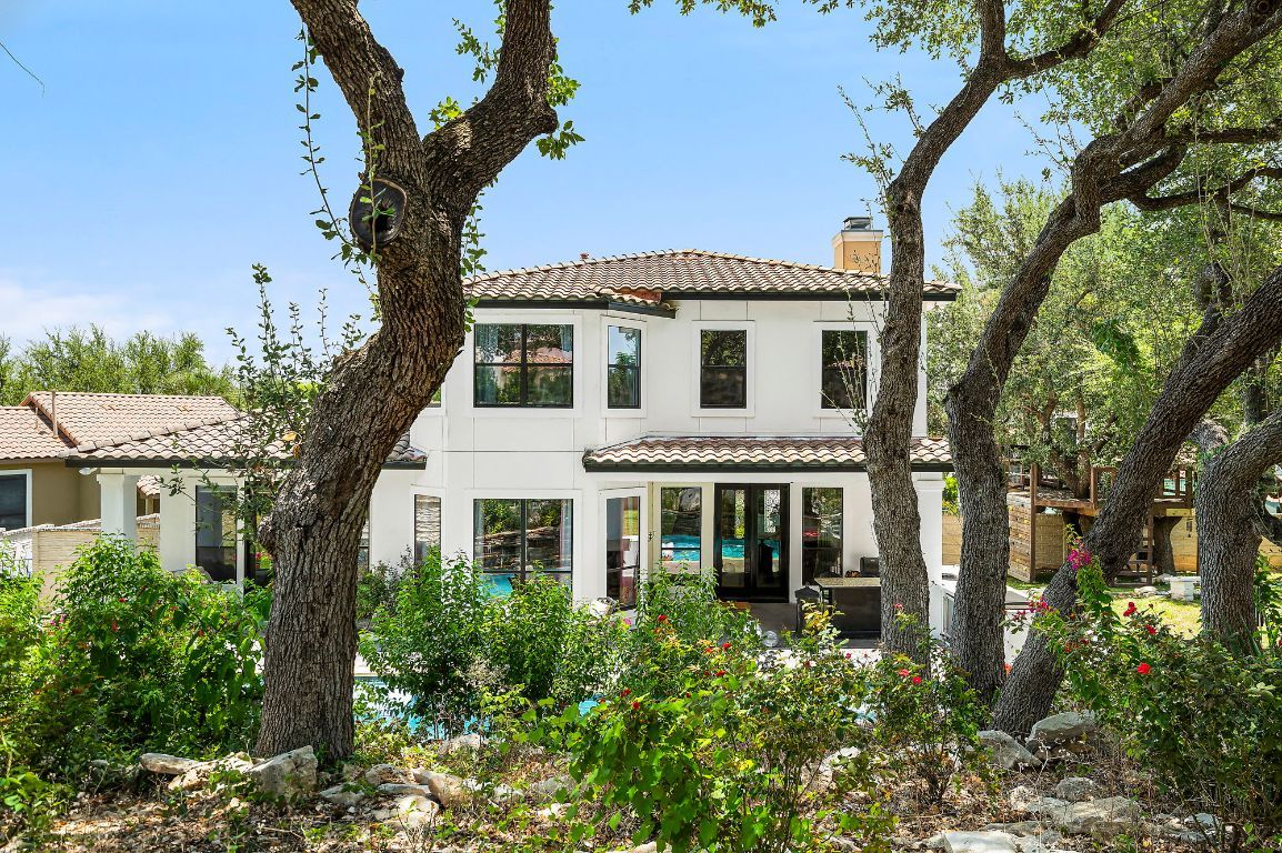Exterior, Facade, Mediterranean