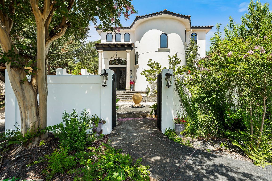 Exterior, Facade, Spanish Mediterranean