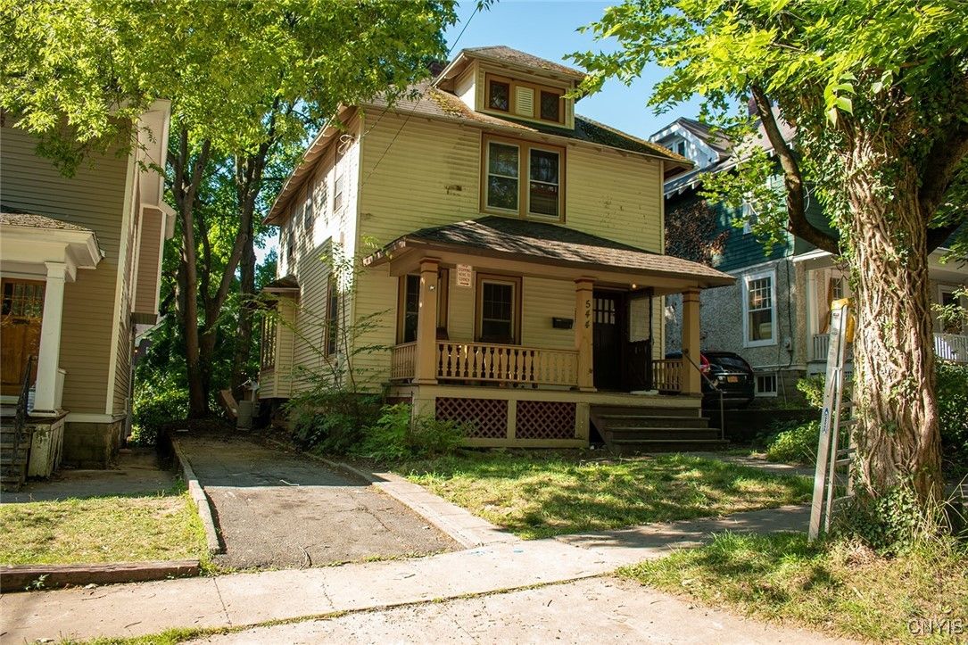 Exterior, Facade, American Foursquare