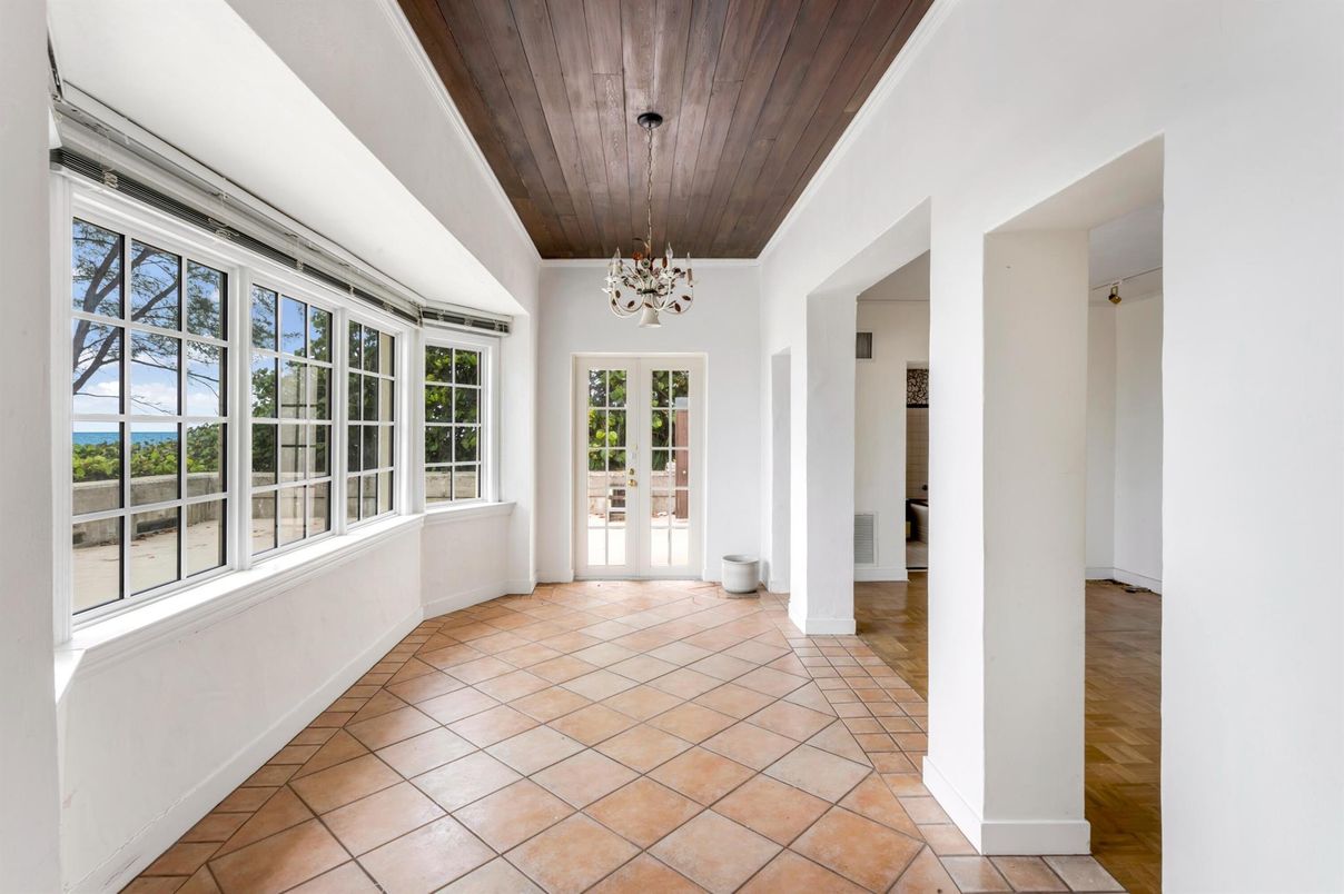 Chandelier, Interior, Wooden Ceilings