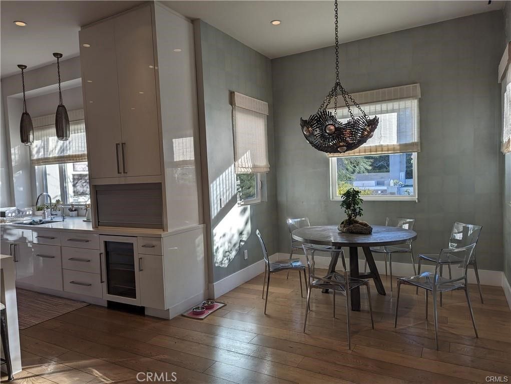 Dining room, Interior, Kitchen, Pendant Lights, Recessed Lighting, Wood Texture Flooring