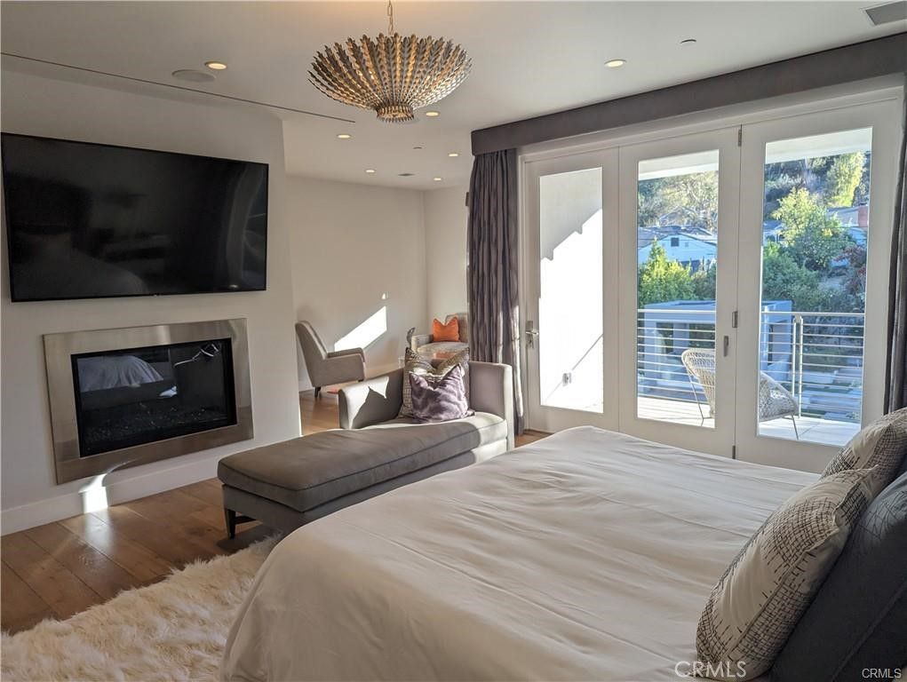 Bedroom, Fireplace, Interior, Pendant Lights, Recessed Lighting, Wood Texture Flooring