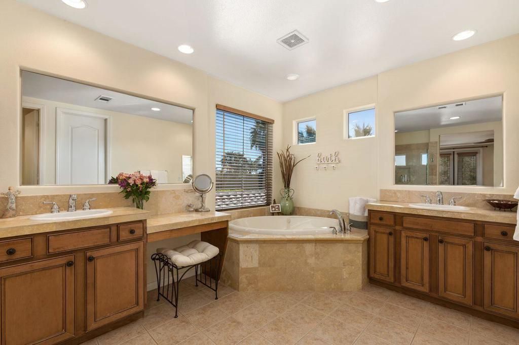 Bathroom, Dual Sink Vanities, Interior, Recessed Lighting