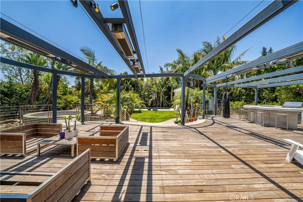 Exterior, Glass Ceilings, Hot Tub, Sun Room