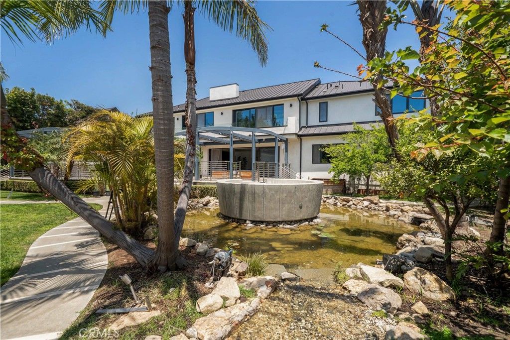 Backyard, Exterior, Hot Tub