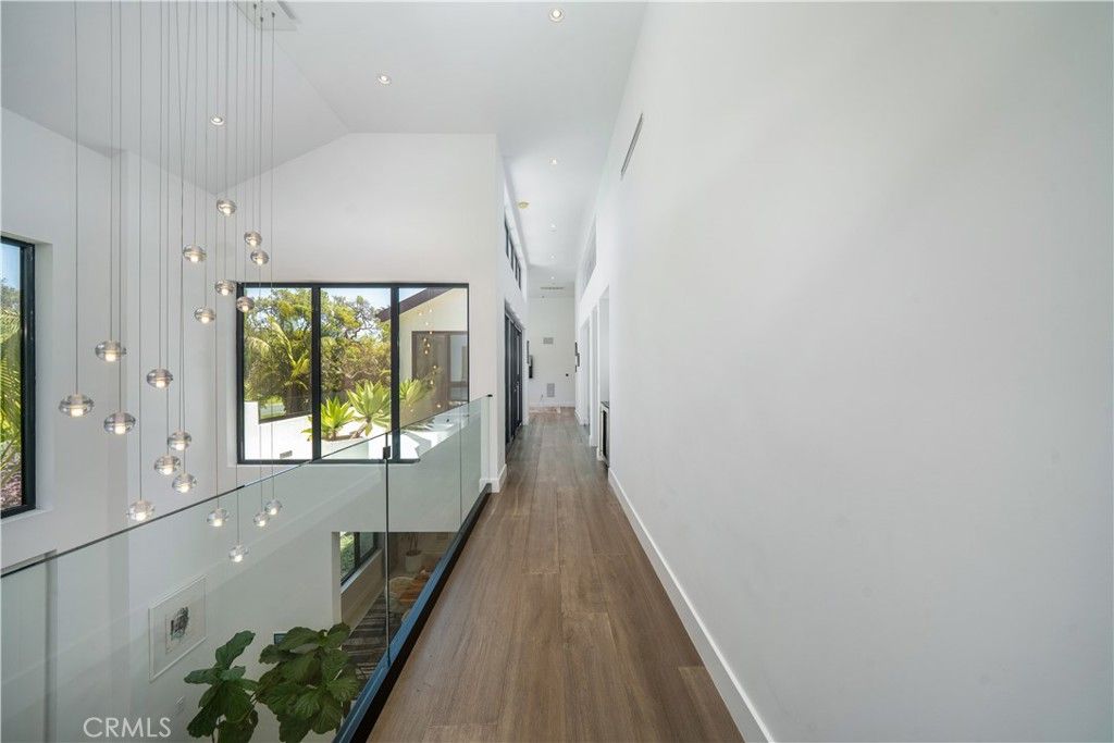 Interior, Pendant Lights, Recessed Lighting, Wood Texture Flooring