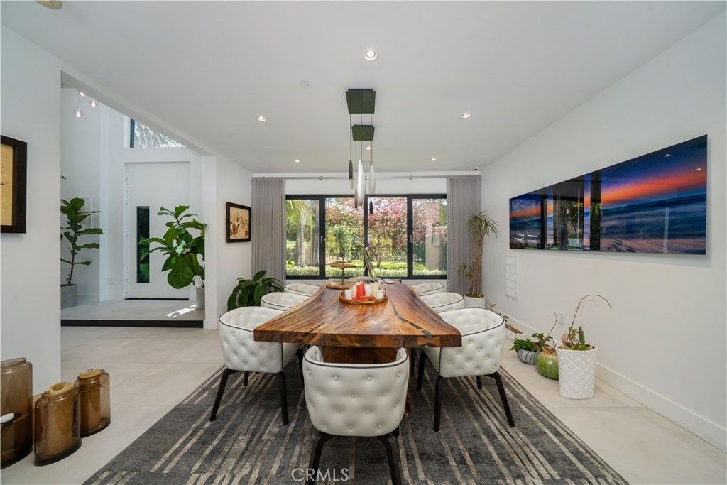 Dining room, Interior, Recessed Lighting