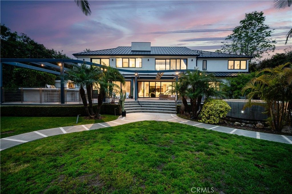 Backyard, Exterior, Facade, Modern