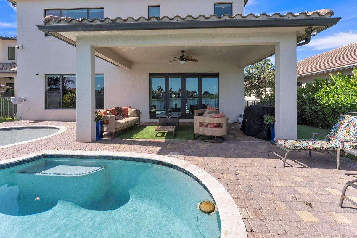 Exterior, Pool