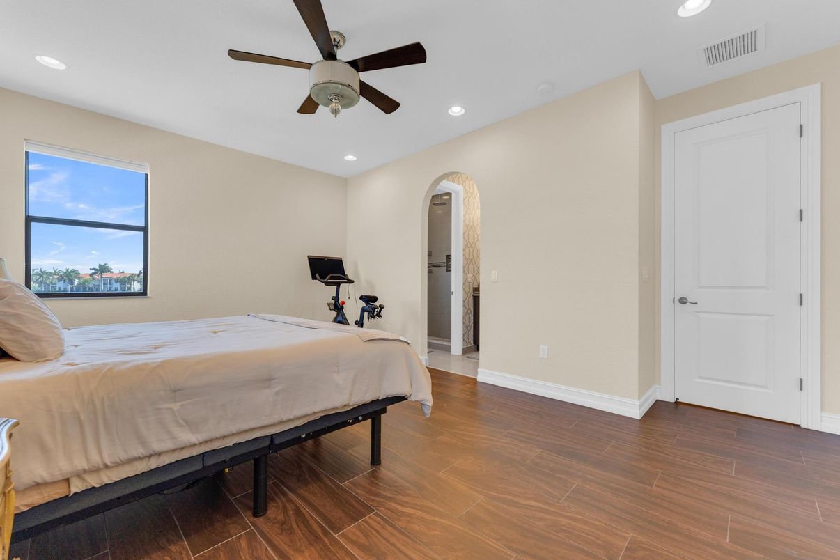 Bedroom, Fitness Equipment, Interior, Recessed Lighting, Wood Texture Flooring
