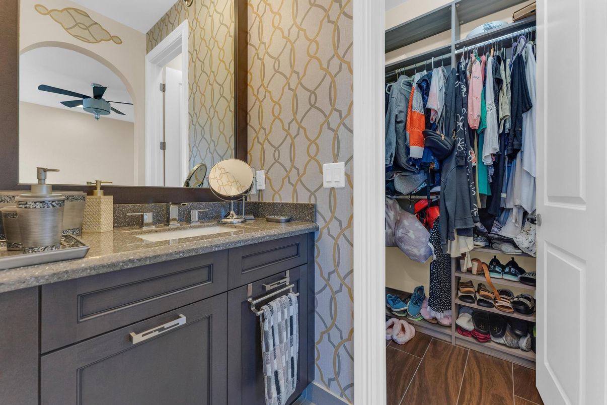 Bathroom, Interior, Walk-in Closets, Wood Texture Flooring